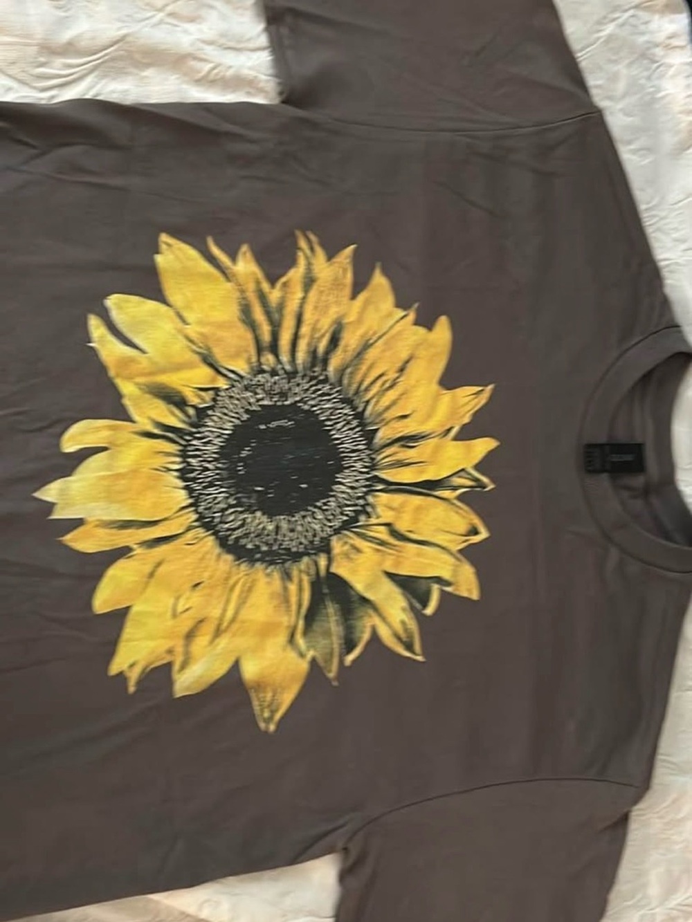 Sunflower Graphic Tee - Gray and Yellow Women’s M